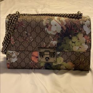 Gucci adjustable clasp purse